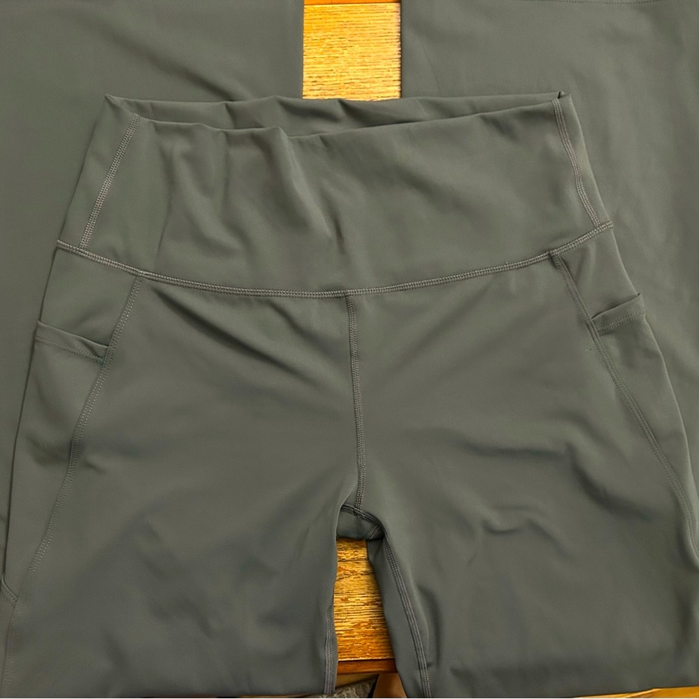 Zenana Outfitters Grey High-Waist Pocket Active Leggings